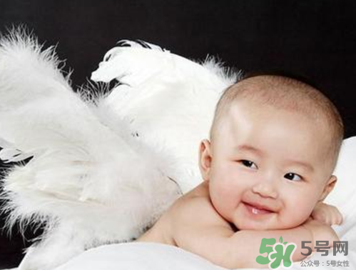 新生兒吃母乳拉稀是怎么回事？新生兒吃母乳拉稀怎么辦？