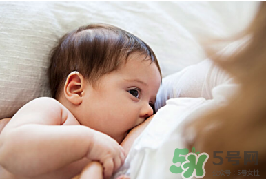 新生兒吃母乳會撐到嗎？新生兒吃母乳會吃撐嗎？