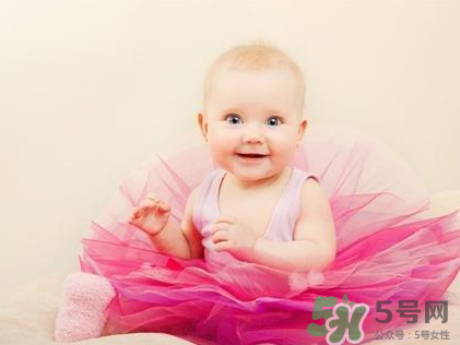 新生兒吃母乳會撐到嗎？新生兒吃母乳會吃撐嗎？