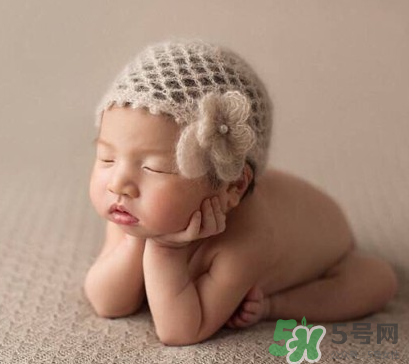 新生兒吃母乳會撐到嗎？新生兒吃母乳會吃撐嗎？