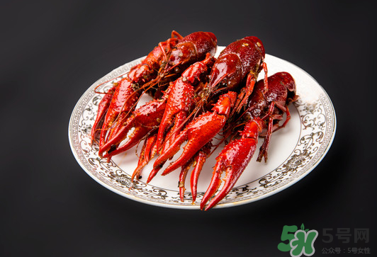 做麻辣小龍蝦放什么調(diào)料？麻辣小龍蝦可以放什么菜？