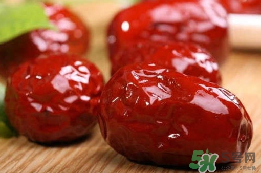 黑枸杞可以和紅棗一起泡嗎？紅棗能和黑枸杞一起吃嗎