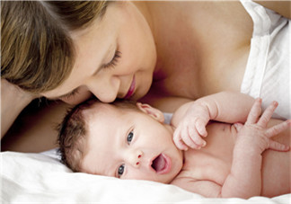 新生兒吃母乳拉稀是怎么回事？新生兒吃母乳拉稀怎么辦？