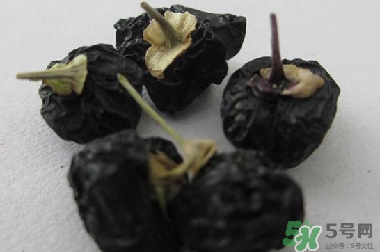 黑枸杞和玫瑰花可以一起泡水喝嗎？玫瑰花黑枸杞泡著喝有什么功效