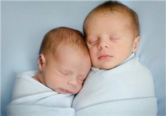 新生兒吃母乳需要喝水嗎？新生兒需不需要要喝水？