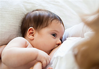 新生兒吃母乳一次吃多久？新生兒吃母乳一次十分鐘正常嗎？