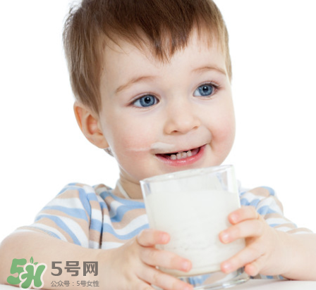 兒童能喝老年人奶粉嗎？老年人奶粉小孩能不能喝？