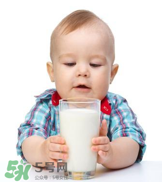 兒童能喝老年人奶粉嗎？老年人奶粉小孩能不能喝？