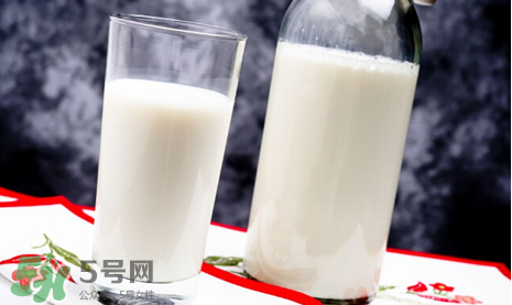 嬰兒奶粉老人能喝嗎？老人能不能喝嬰兒奶粉？
