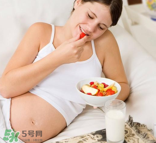 孕婦吃甜食寶寶會(huì)頭大嗎？孕期吃甜食寶寶會(huì)頭變大嗎？