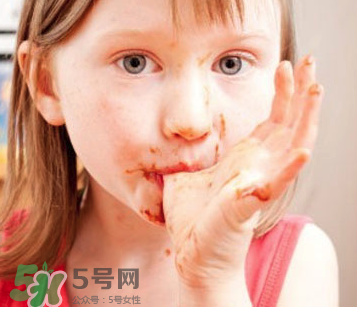 寶寶愛吃甜食智力會下降嗎？兒童愛吃糖會影響智力嗎？