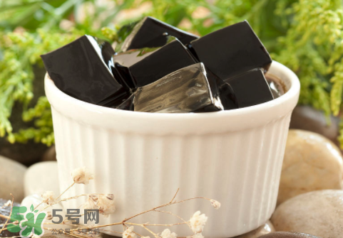 龜苓膏是烏龜做的嗎？龜苓膏是什么做的？