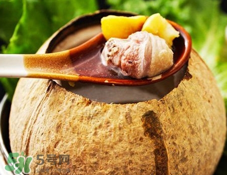 椰子雞里面的耶肉能吃嗎？椰子雞湯底怎麼做