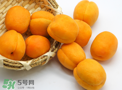 黃桃和水蜜桃哪個(gè)好吃？黃桃和水蜜桃的區(qū)別