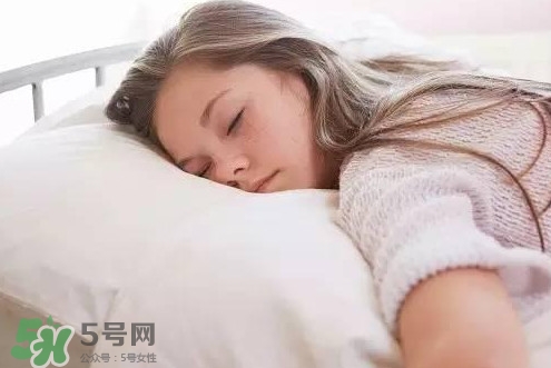 晚上睡覺趴著睡好嗎？晚上趴著睡覺有什么壞處