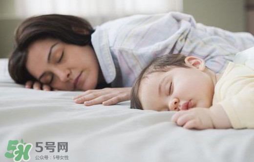 晚上睡覺趴著睡好嗎？晚上趴著睡覺有什么壞處