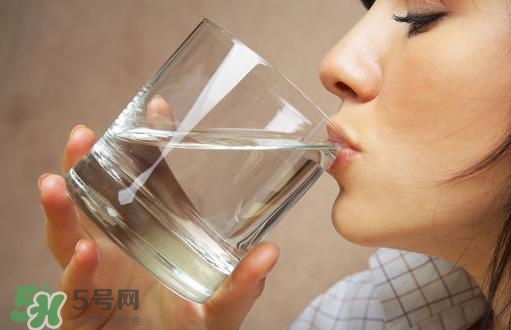 入伏喝什么水好？入伏喝熱水還是冷水？