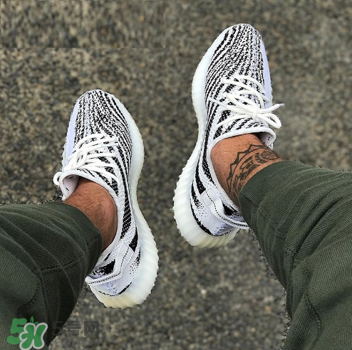 adidas yeezy 350 v2 boost zebra白斑馬市場價(jià)多少錢？