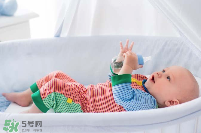嬰兒吐奶和氙氣有關(guān)系嗎？氙氣會(huì)影響嬰兒吐奶嗎？