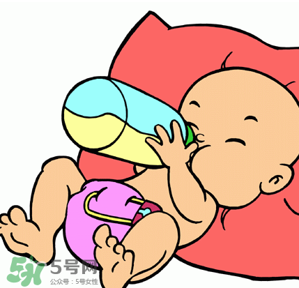 嬰兒吐奶有黃水怎么辦？嬰兒吐奶會吐黃水嗎？