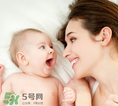 寶寶吐奶和哭有關系嗎？寶寶哭會引起吐奶嗎？