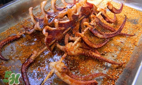 鐵板魷魚怎么做好吃？鐵板魷魚使用了什么香料