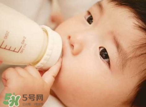 如何戒夜奶寶寶不痛苦？寶寶如何戒夜奶？