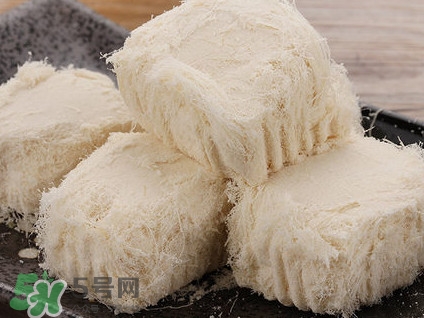 龍須糖是什么做的？龍須糖上面一層粉是什么粉