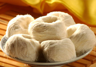 龍須糖是什么做的？龍須糖上面一層粉是什么粉