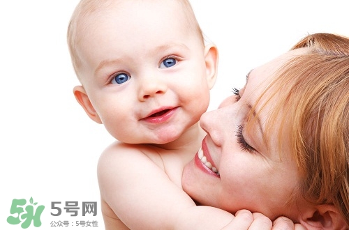 三伏天坐月子可以洗澡嗎？三伏天坐月子可以穿短袖嗎？