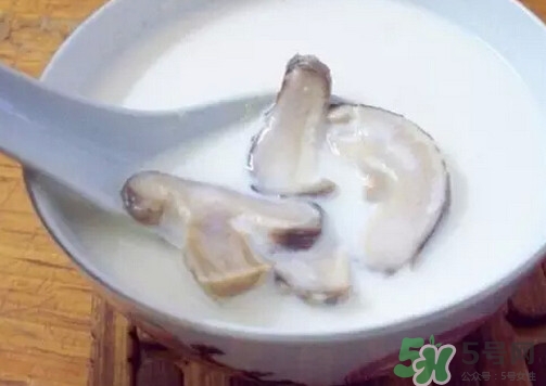 牛奶燉香菇可以治鼻炎嗎？牛奶燉香菇吃了有什么作用？