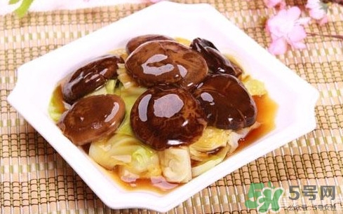 牛奶燉香菇可以治鼻炎嗎？牛奶燉香菇吃了有什么作用？