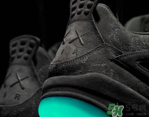 kaws與air jordan 4黑色版本親友限定款什么時(shí)候發(fā)售？