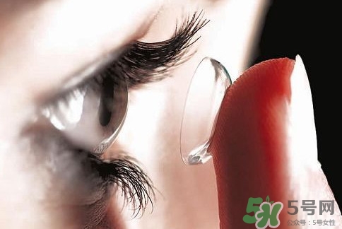 隱形眼鏡一天能戴多久？隱形眼鏡多久更換一次？
