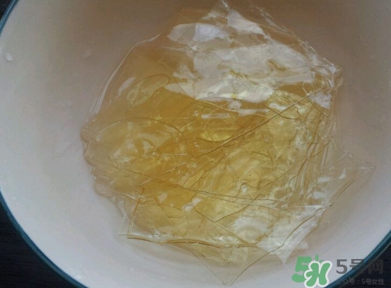 吉利丁片用冷水泡多久？吉利丁片做果凍的比例