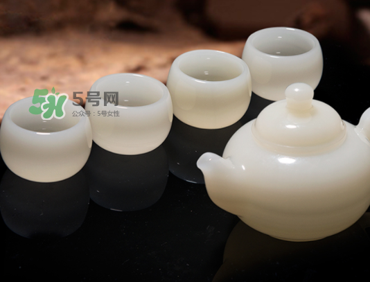 三伏天可以喝白酒嗎？三伏天喝白酒好還是啤酒？