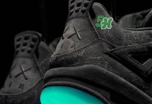 kaws與air jordan 4聯(lián)名黑色版本多少錢？aj4純黑限定發(fā)售價格