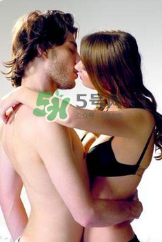 白酒加可樂(lè)是春藥？白酒加可樂(lè)喝了會(huì)怎樣？