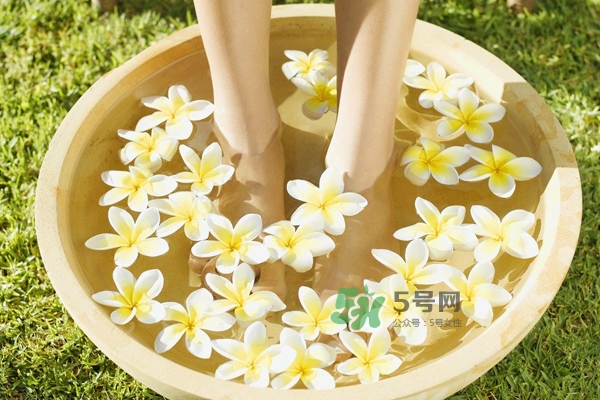 三伏天泡腳可以驅(qū)寒嗎？用什么泡腳可以驅(qū)寒？