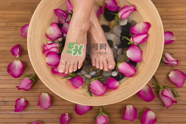 三伏天泡腳可以驅(qū)寒嗎？用什么泡腳可以驅(qū)寒？