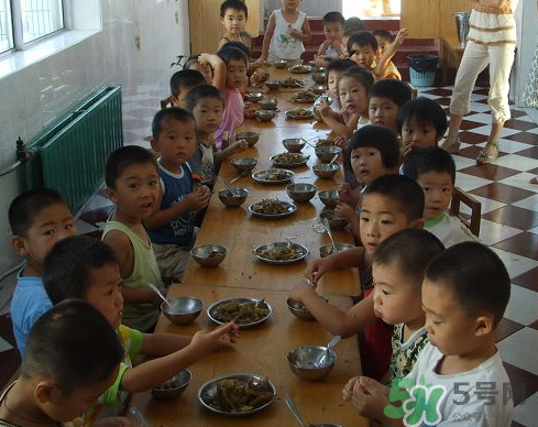 寶寶不去幼兒園可以嗎？寶寶可以不上幼兒園嗎？