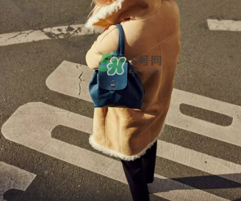longchamp小羊皮雙肩包多少錢？longchamp雙肩包專柜價(jià)格
