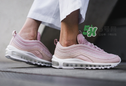 nike air max 97粉色蛇皮怎么樣_上腳效果好看嗎？