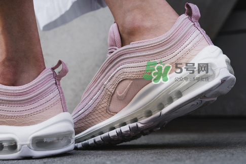 nike air max 97粉色蛇皮怎么樣_上腳效果好看嗎？