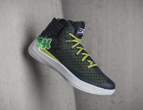 ua2017庫(kù)里亞洲行curry 3zero特別版配色多少錢？