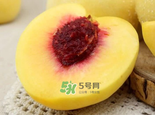 黃桃果肉是什么顏色？黃桃果肉為什么是紅的？