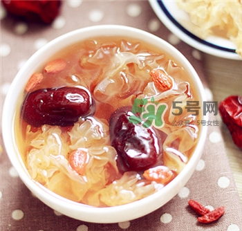 銀耳湯放冰箱過(guò)夜能吃嗎?銀耳湯放冰箱能放多長(zhǎng)時(shí)間?