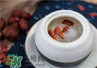 銀耳湯放冰箱過(guò)夜能吃嗎?銀耳湯放冰箱能放多長(zhǎng)時(shí)間?