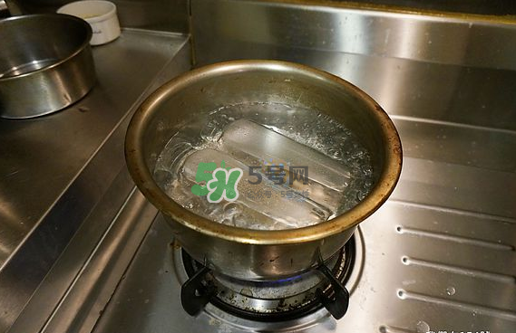 奶瓶刷尼龍的好還是海綿的好？洗奶瓶的正確方法