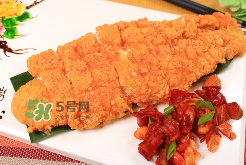 金鱒魚清蒸為什么變黑？食用金鱒魚有什么好處